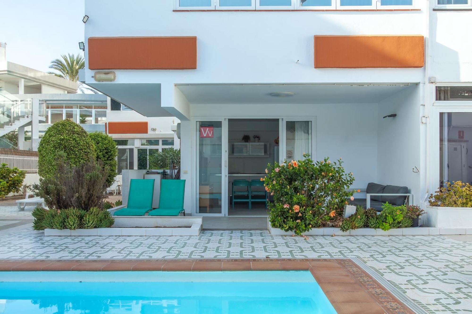 Con Terraza Y Piscina En Playa Del Ing *